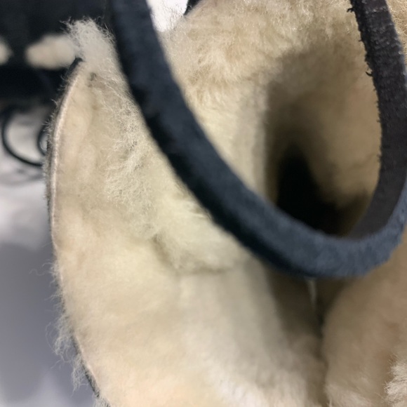 UGG Tall Black wool lined NEW CONDITION winter boots - Picture 5 of 12